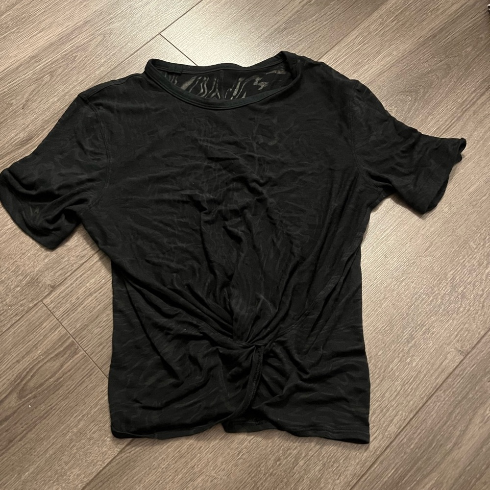 Black short sleeve lululemon knot top